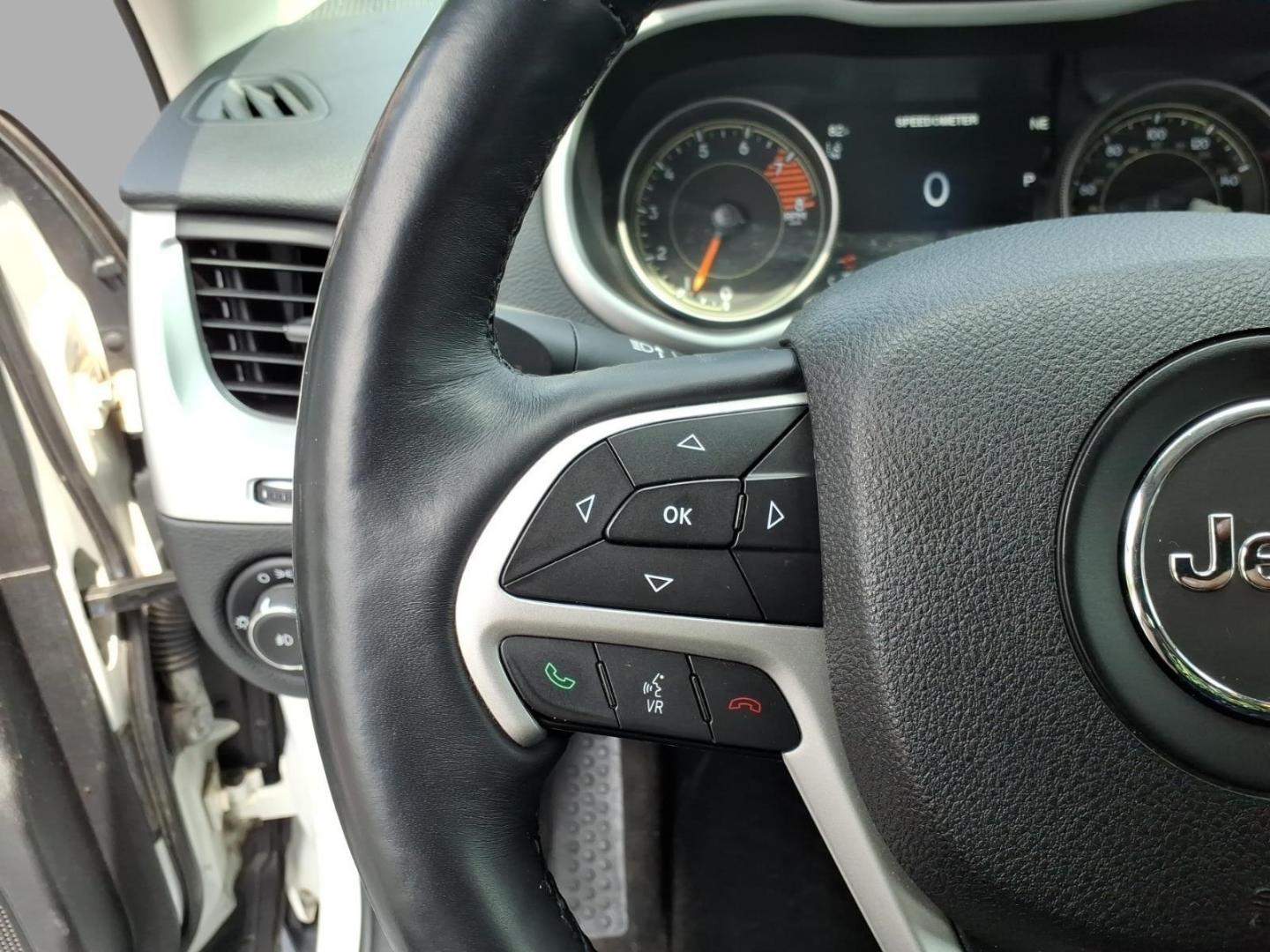 2016 Bright White Clear Coat Pw7 Jeep Cherokee Trailhawk (1C4PJMBS3GW) with an 3.2L 3.2L V6 271hp 239ft. lbs. Sequential Multiport Fuel Injection engine, 4WD 9-Speed Shiftable Automatic transmission, located at 5505 N. Summit St., Toledo, OH, 43611, (419) 729-2688, 41.654953, -83.530014- Photo#7