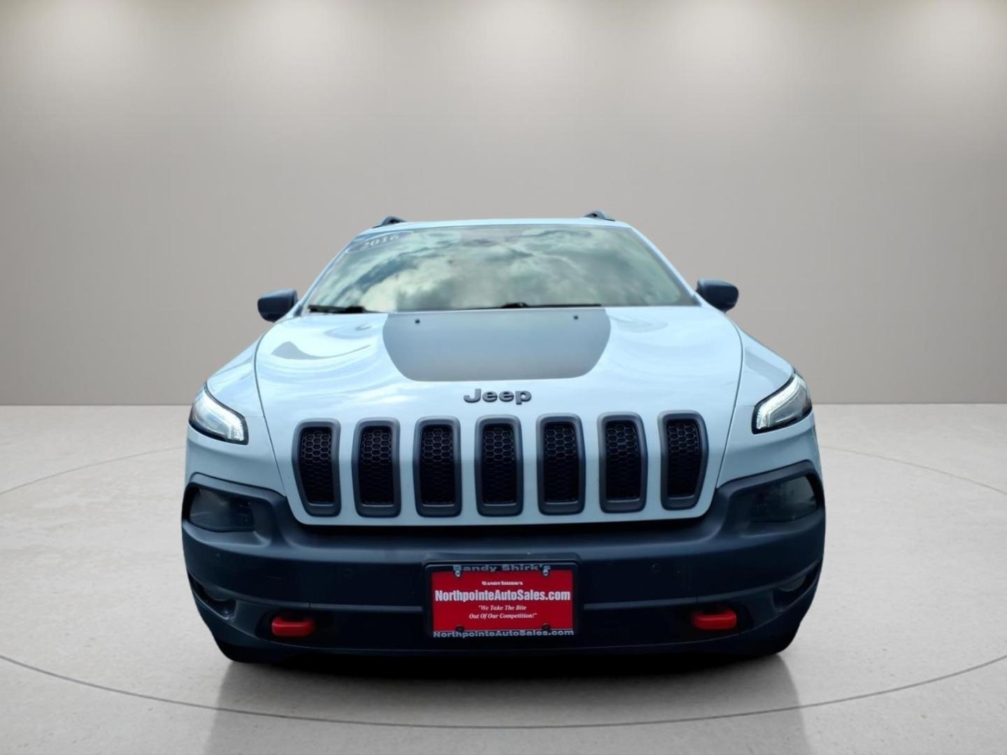 2016 Bright White Clear Coat Pw7 Jeep Cherokee Trailhawk (1C4PJMBS3GW) with an 3.2L 3.2L V6 271hp 239ft. lbs. Sequential Multiport Fuel Injection engine, 4WD 9-Speed Shiftable Automatic transmission, located at 5505 N. Summit St., Toledo, OH, 43611, (419) 729-2688, 41.654953, -83.530014- Photo#19