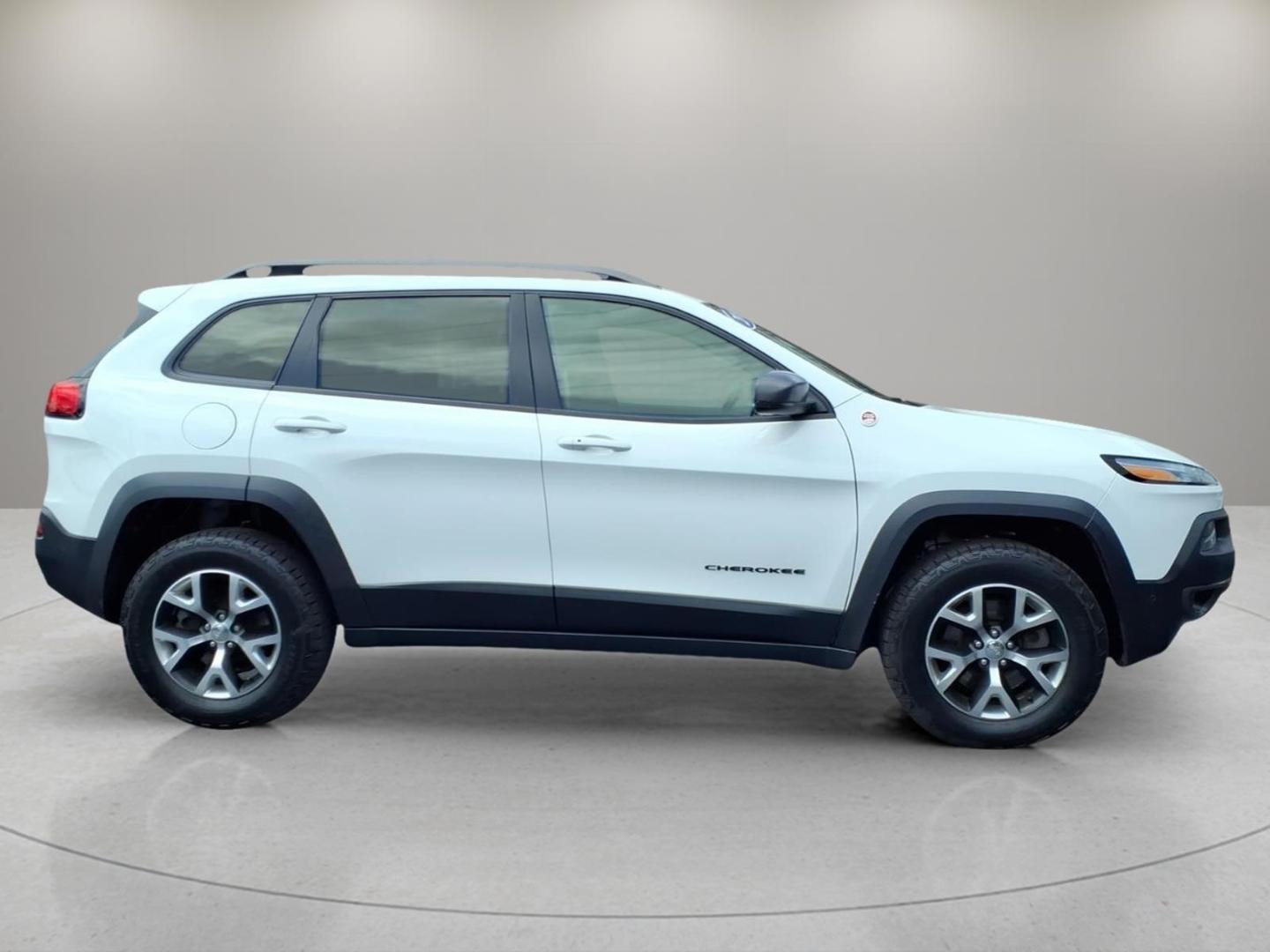 2016 Bright White Clear Coat Pw7 Jeep Cherokee Trailhawk (1C4PJMBS3GW) with an 3.2L 3.2L V6 271hp 239ft. lbs. Sequential Multiport Fuel Injection engine, 4WD 9-Speed Shiftable Automatic transmission, located at 5505 N. Summit St., Toledo, OH, 43611, (419) 729-2688, 41.654953, -83.530014- Photo#21