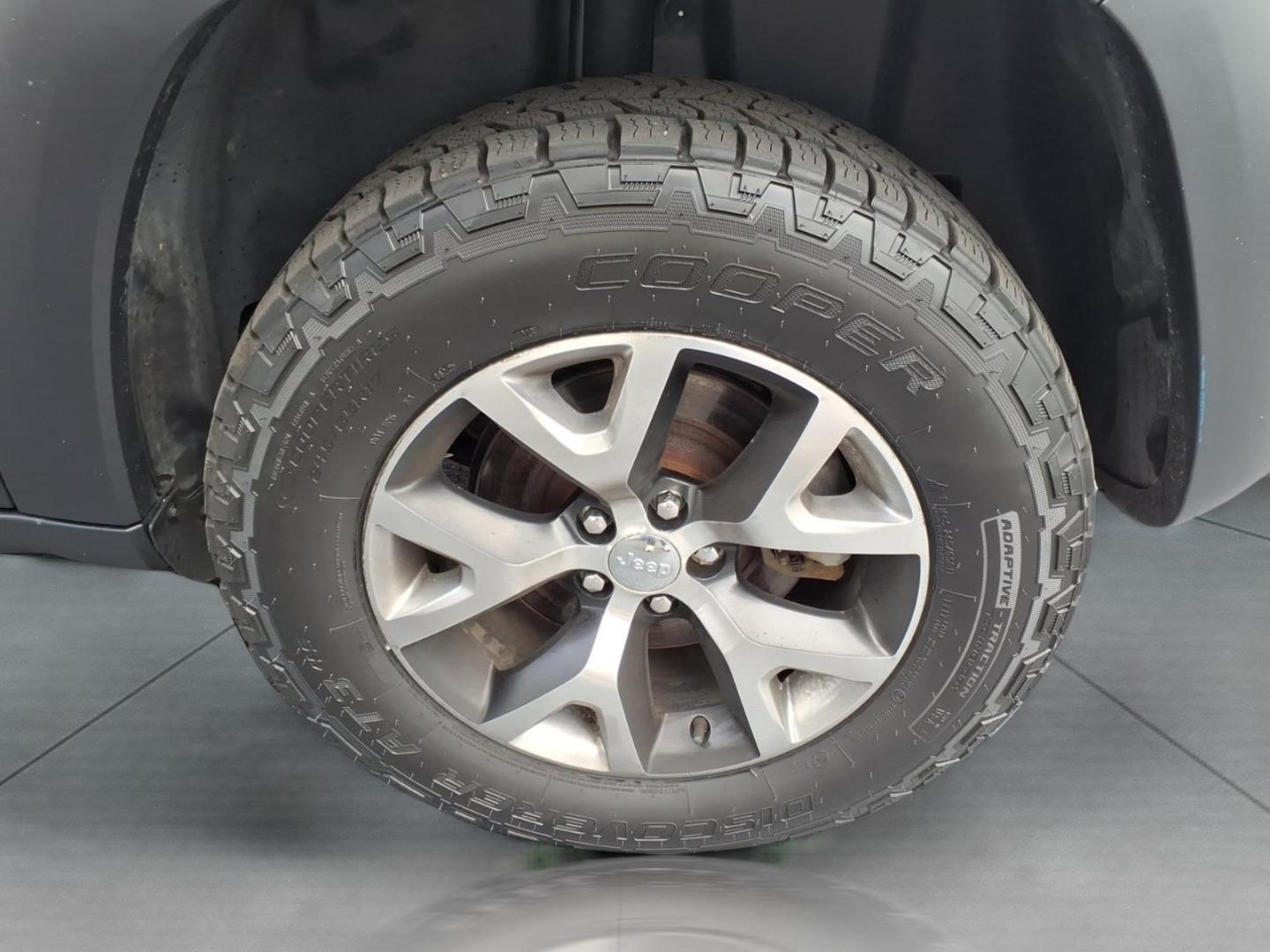 2016 Bright White Clear Coat Pw7 Jeep Cherokee Trailhawk (1C4PJMBS3GW) with an 3.2L 3.2L V6 271hp 239ft. lbs. Sequential Multiport Fuel Injection engine, 4WD 9-Speed Shiftable Automatic transmission, located at 5505 N. Summit St., Toledo, OH, 43611, (419) 729-2688, 41.654953, -83.530014- Photo#25