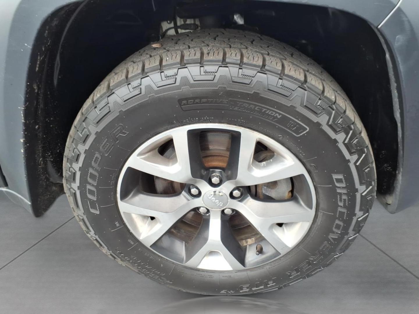 2016 Bright White Clear Coat Pw7 Jeep Cherokee Trailhawk (1C4PJMBS3GW) with an 3.2L 3.2L V6 271hp 239ft. lbs. Sequential Multiport Fuel Injection engine, 4WD 9-Speed Shiftable Automatic transmission, located at 5505 N. Summit St., Toledo, OH, 43611, (419) 729-2688, 41.654953, -83.530014- Photo#27