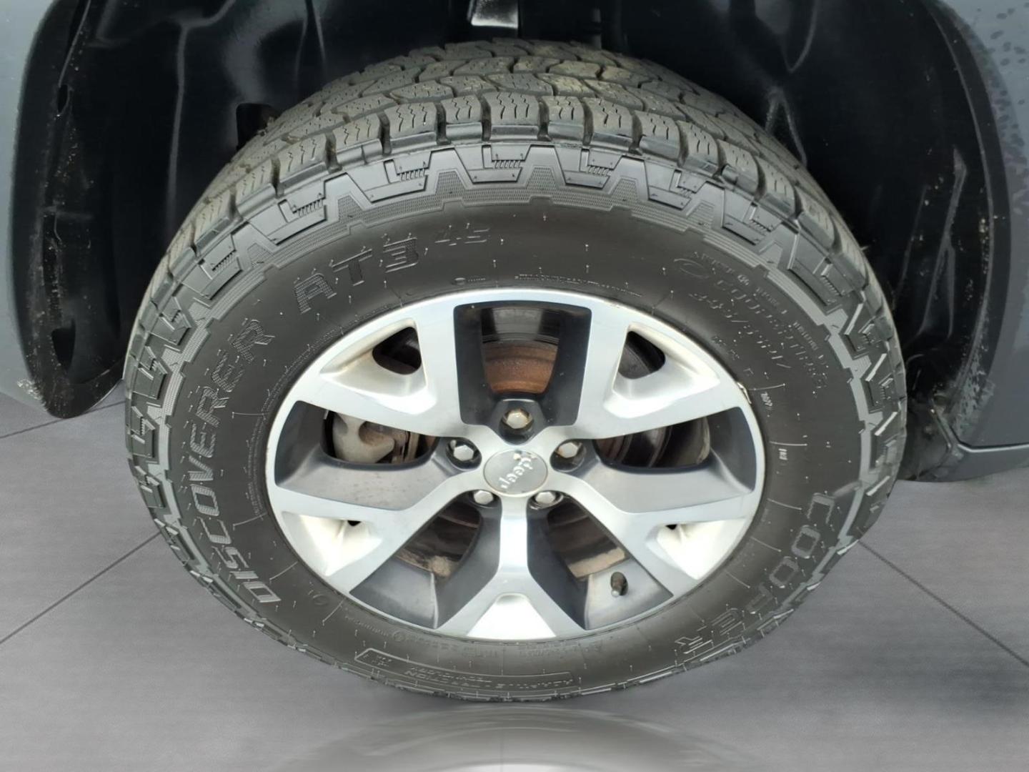 2016 Bright White Clear Coat Pw7 Jeep Cherokee Trailhawk (1C4PJMBS3GW) with an 3.2L 3.2L V6 271hp 239ft. lbs. Sequential Multiport Fuel Injection engine, 4WD 9-Speed Shiftable Automatic transmission, located at 5505 N. Summit St., Toledo, OH, 43611, (419) 729-2688, 41.654953, -83.530014- Photo#28