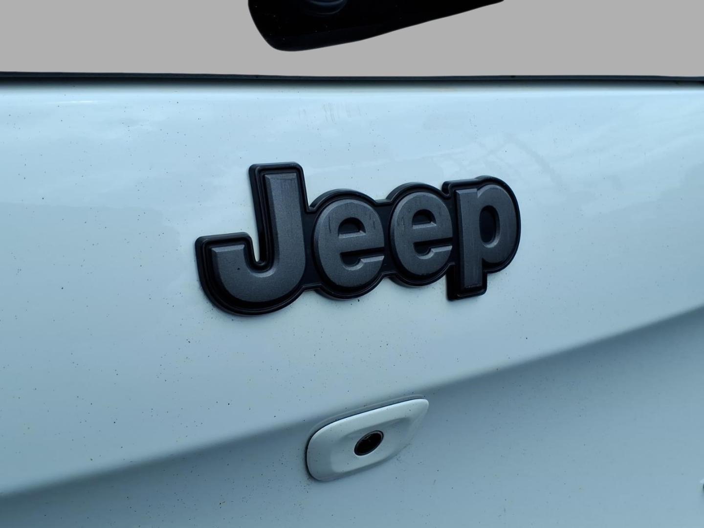 2016 Bright White Clear Coat Pw7 Jeep Cherokee Trailhawk (1C4PJMBS3GW) with an 3.2L 3.2L V6 271hp 239ft. lbs. Sequential Multiport Fuel Injection engine, 4WD 9-Speed Shiftable Automatic transmission, located at 5505 N. Summit St., Toledo, OH, 43611, (419) 729-2688, 41.654953, -83.530014- Photo#30