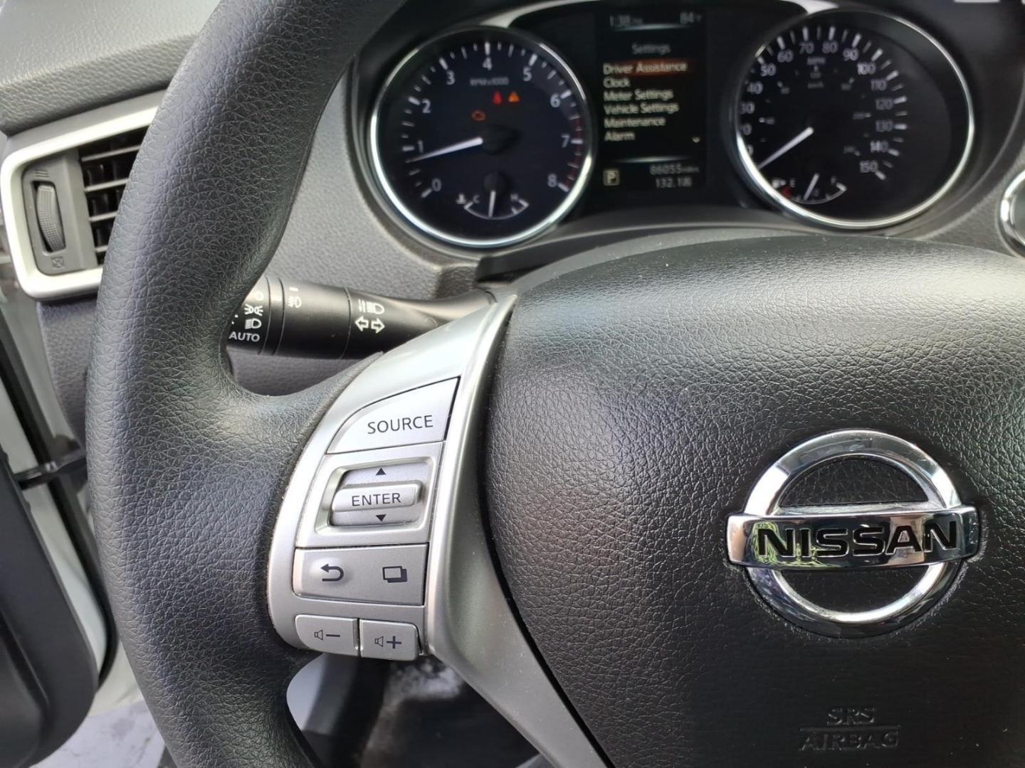 2016 Glacier White Qak Nissan Rogue S (5N1AT2MV0GC) with an 2.5L 2.5L I4 170hp 175ft. lbs. Carburetor engine, CVT transmission, located at 5505 N. Summit St., Toledo, OH, 43611, (419) 729-2688, 41.654953, -83.530014- Photo#7