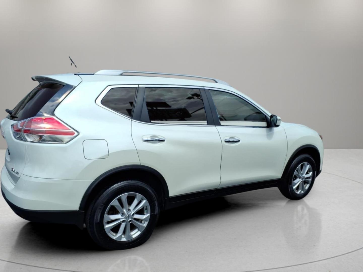 2016 Glacier White Qak Nissan Rogue S (5N1AT2MV0GC) with an 2.5L 2.5L I4 170hp 175ft. lbs. Carburetor engine, CVT transmission, located at 5505 N. Summit St., Toledo, OH, 43611, (419) 729-2688, 41.654953, -83.530014- Photo#21