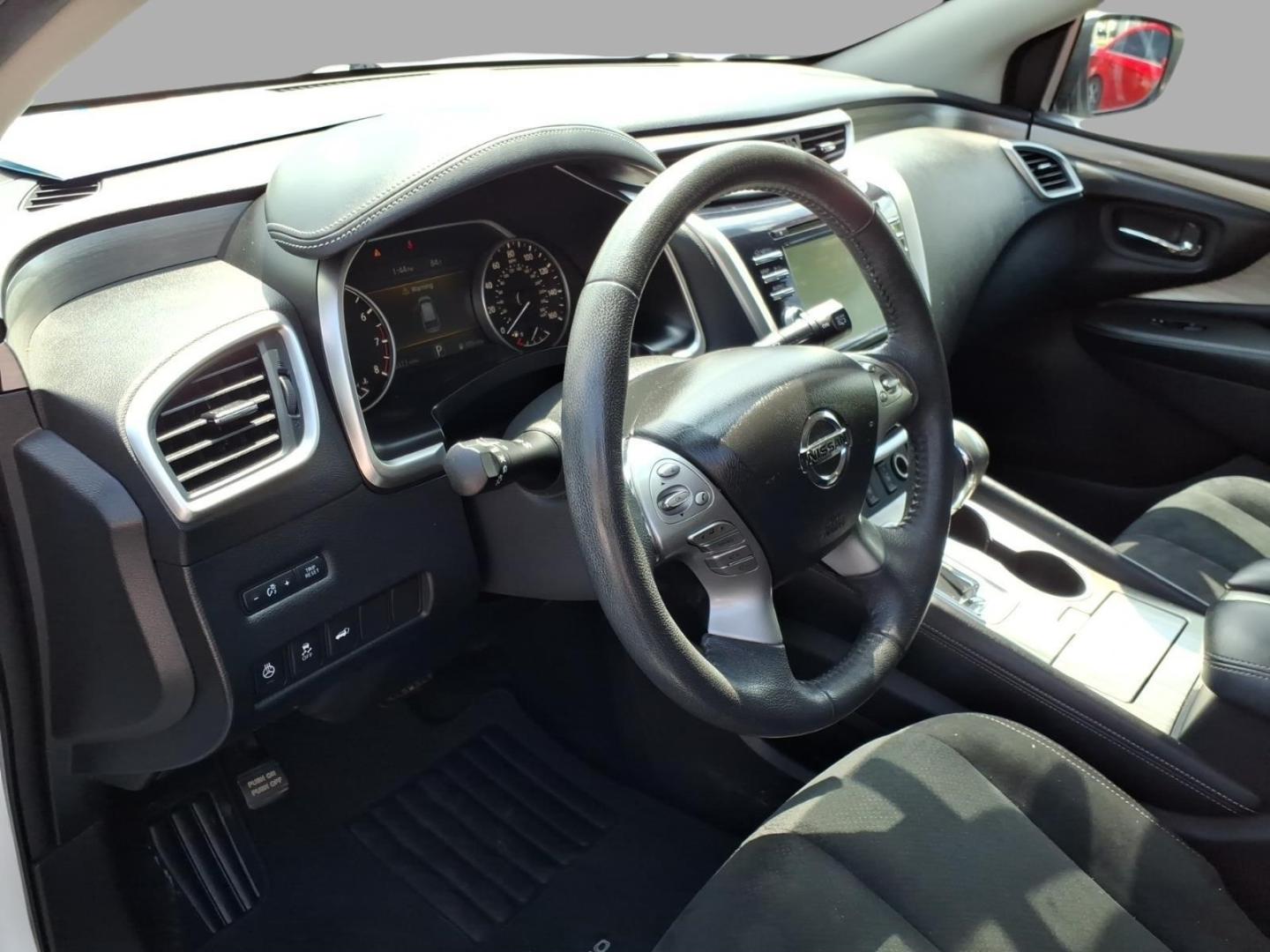 2016 Pearl White Qab Nissan Murano SV (5N1AZ2MGXGN) with an 3.5L 3.5L V6 260hp 240ft. lbs. Carburetor engine, CVT transmission, located at 5505 N. Summit St., Toledo, OH, 43611, (419) 729-2688, 41.654953, -83.530014- Photo#5