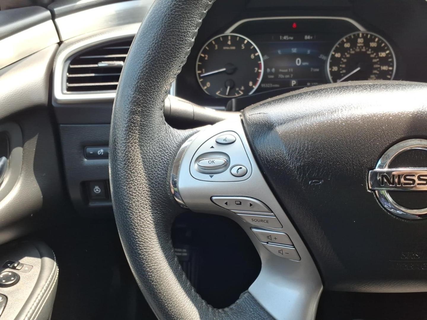 2016 Pearl White Qab Nissan Murano SV (5N1AZ2MGXGN) with an 3.5L 3.5L V6 260hp 240ft. lbs. Carburetor engine, CVT transmission, located at 5505 N. Summit St., Toledo, OH, 43611, (419) 729-2688, 41.654953, -83.530014- Photo#7