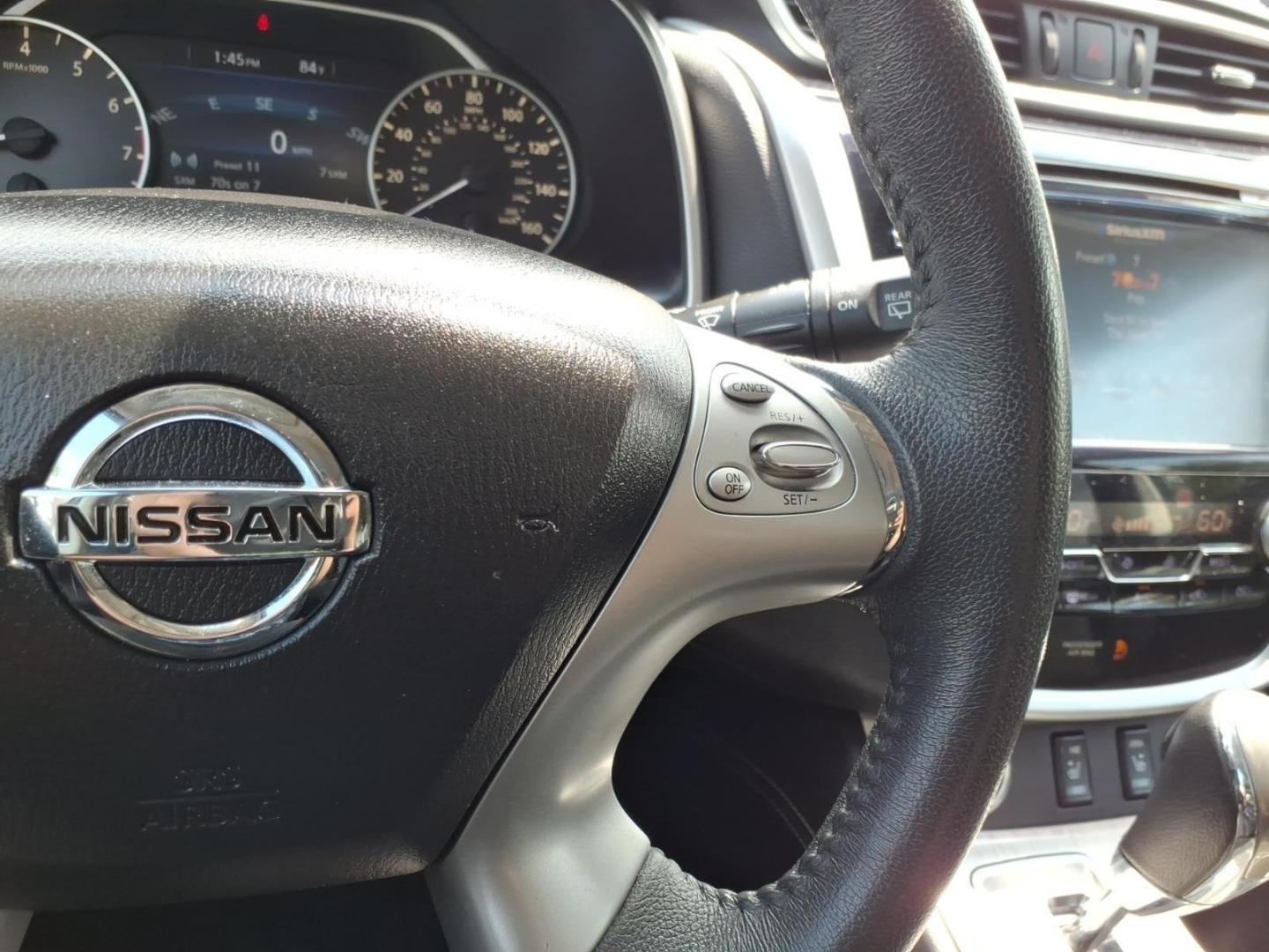 2016 Pearl White Qab Nissan Murano SV (5N1AZ2MGXGN) with an 3.5L 3.5L V6 260hp 240ft. lbs. Carburetor engine, CVT transmission, located at 5505 N. Summit St., Toledo, OH, 43611, (419) 729-2688, 41.654953, -83.530014- Photo#8