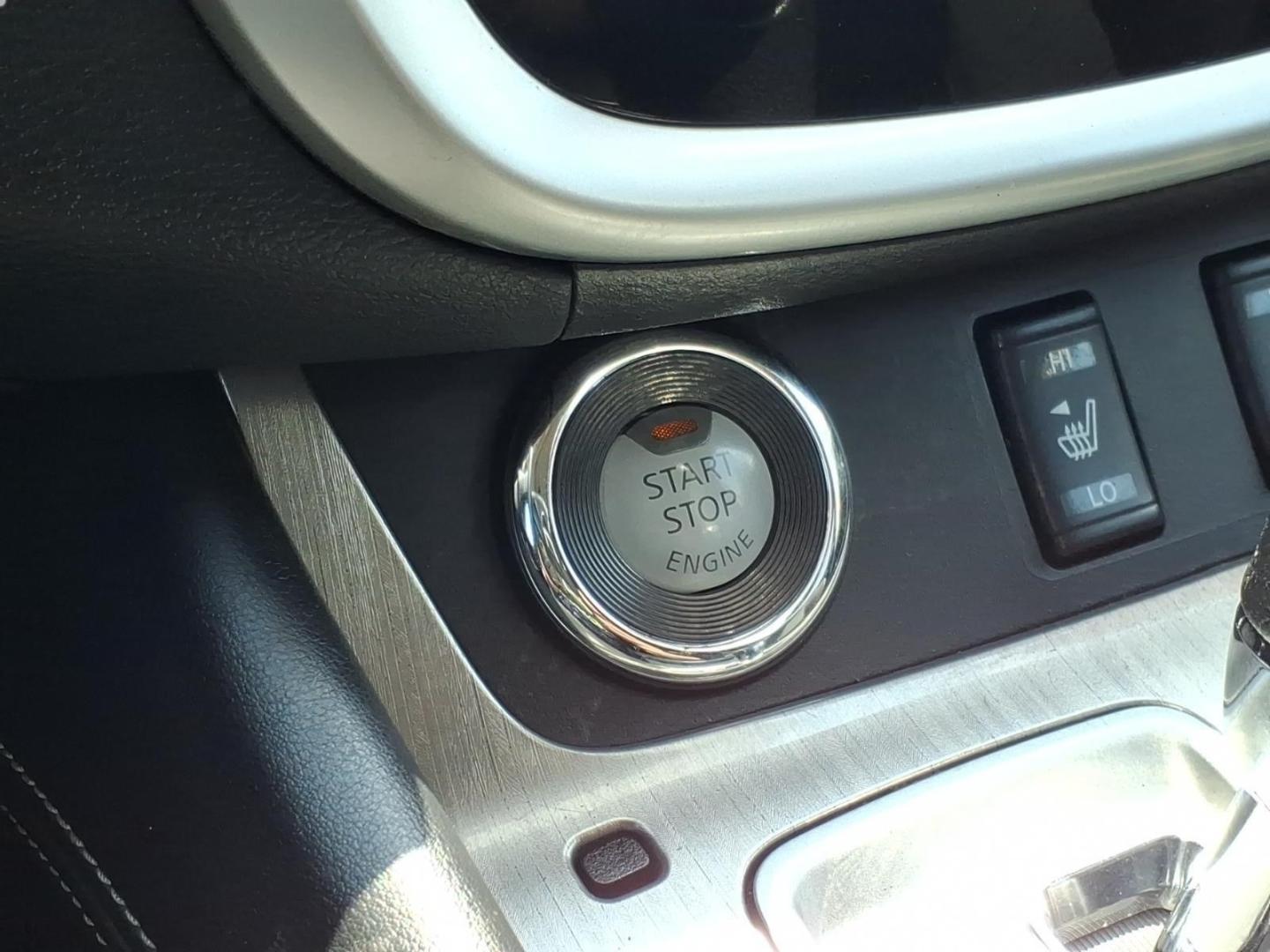 2016 Pearl White Qab Nissan Murano SV (5N1AZ2MGXGN) with an 3.5L 3.5L V6 260hp 240ft. lbs. Carburetor engine, CVT transmission, located at 5505 N. Summit St., Toledo, OH, 43611, (419) 729-2688, 41.654953, -83.530014- Photo#10