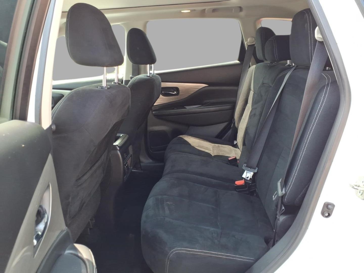 2016 Pearl White Qab Nissan Murano SV (5N1AZ2MGXGN) with an 3.5L 3.5L V6 260hp 240ft. lbs. Carburetor engine, CVT transmission, located at 5505 N. Summit St., Toledo, OH, 43611, (419) 729-2688, 41.654953, -83.530014- Photo#15