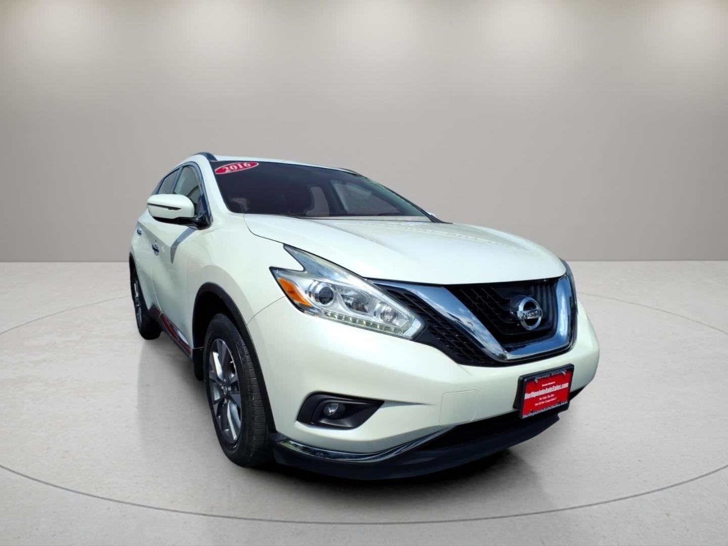 2016 Pearl White Qab Nissan Murano SV (5N1AZ2MGXGN) with an 3.5L 3.5L V6 260hp 240ft. lbs. Carburetor engine, CVT transmission, located at 5505 N. Summit St., Toledo, OH, 43611, (419) 729-2688, 41.654953, -83.530014- Photo#20