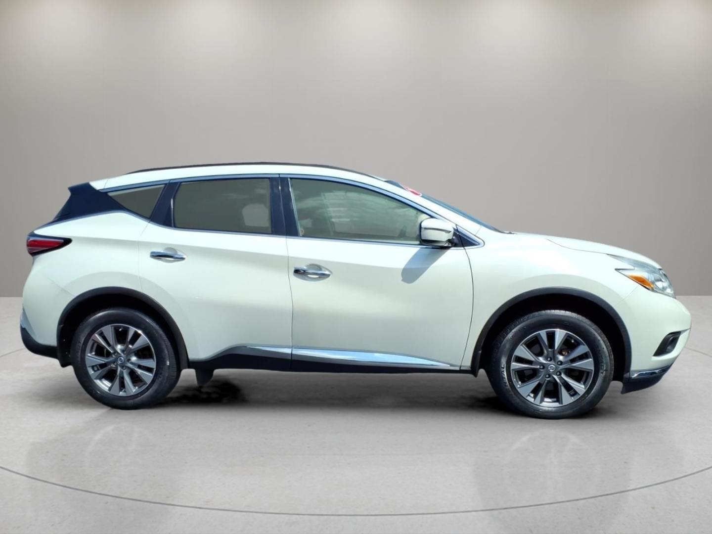 2016 Pearl White Qab Nissan Murano SV (5N1AZ2MGXGN) with an 3.5L 3.5L V6 260hp 240ft. lbs. Carburetor engine, CVT transmission, located at 5505 N. Summit St., Toledo, OH, 43611, (419) 729-2688, 41.654953, -83.530014- Photo#21
