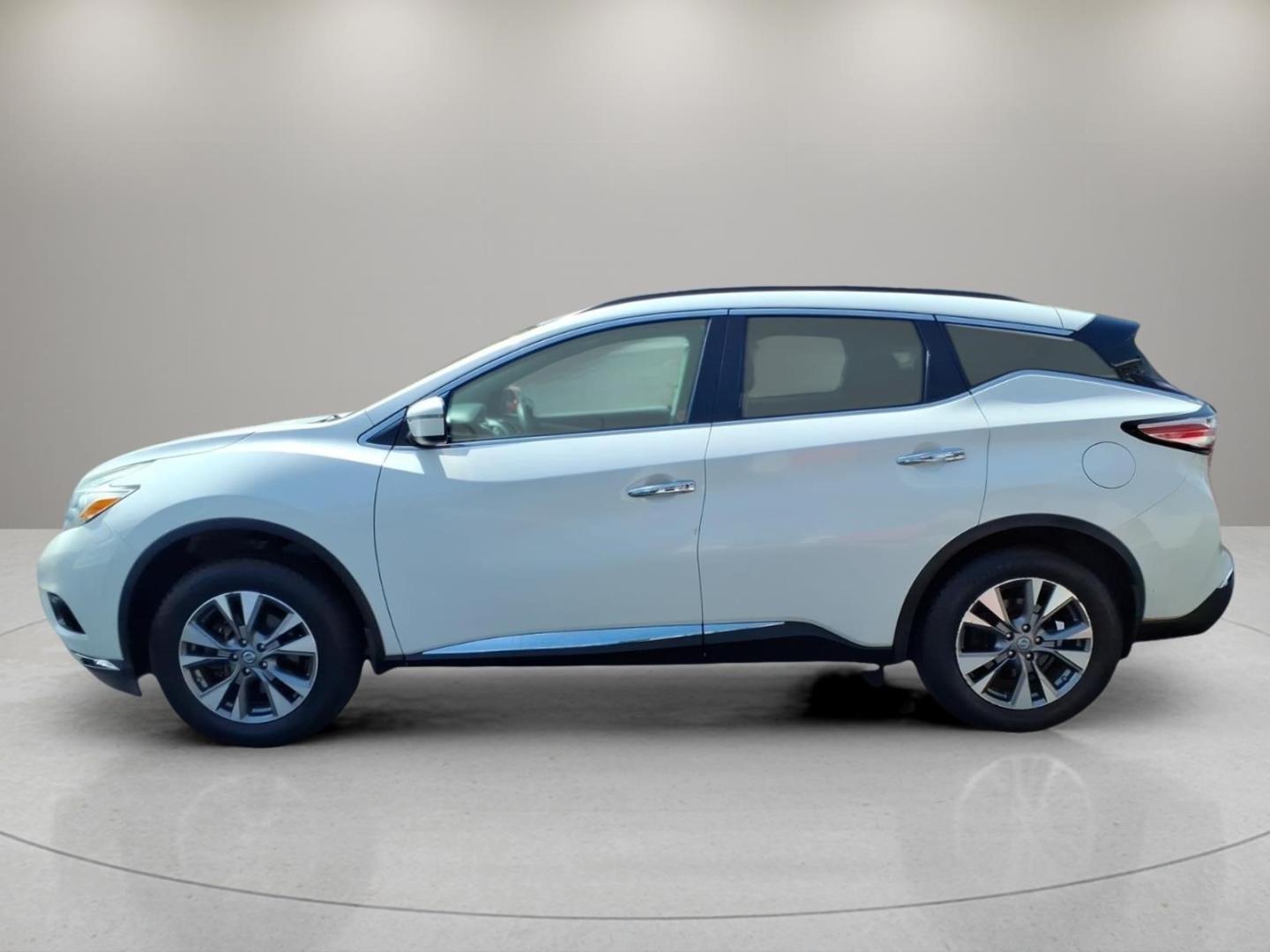 2016 Pearl White Qab Nissan Murano SV (5N1AZ2MGXGN) with an 3.5L 3.5L V6 260hp 240ft. lbs. Carburetor engine, CVT transmission, located at 5505 N. Summit St., Toledo, OH, 43611, (419) 729-2688, 41.654953, -83.530014- Photo#25