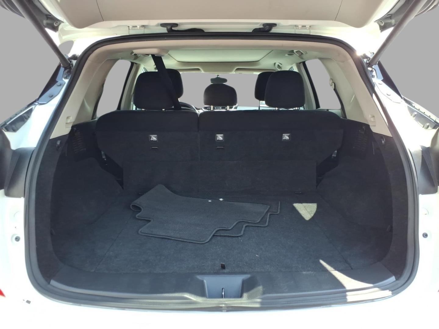 2016 Pearl White Qab Nissan Murano SV (5N1AZ2MGXGN) with an 3.5L 3.5L V6 260hp 240ft. lbs. Carburetor engine, CVT transmission, located at 5505 N. Summit St., Toledo, OH, 43611, (419) 729-2688, 41.654953, -83.530014- Photo#30