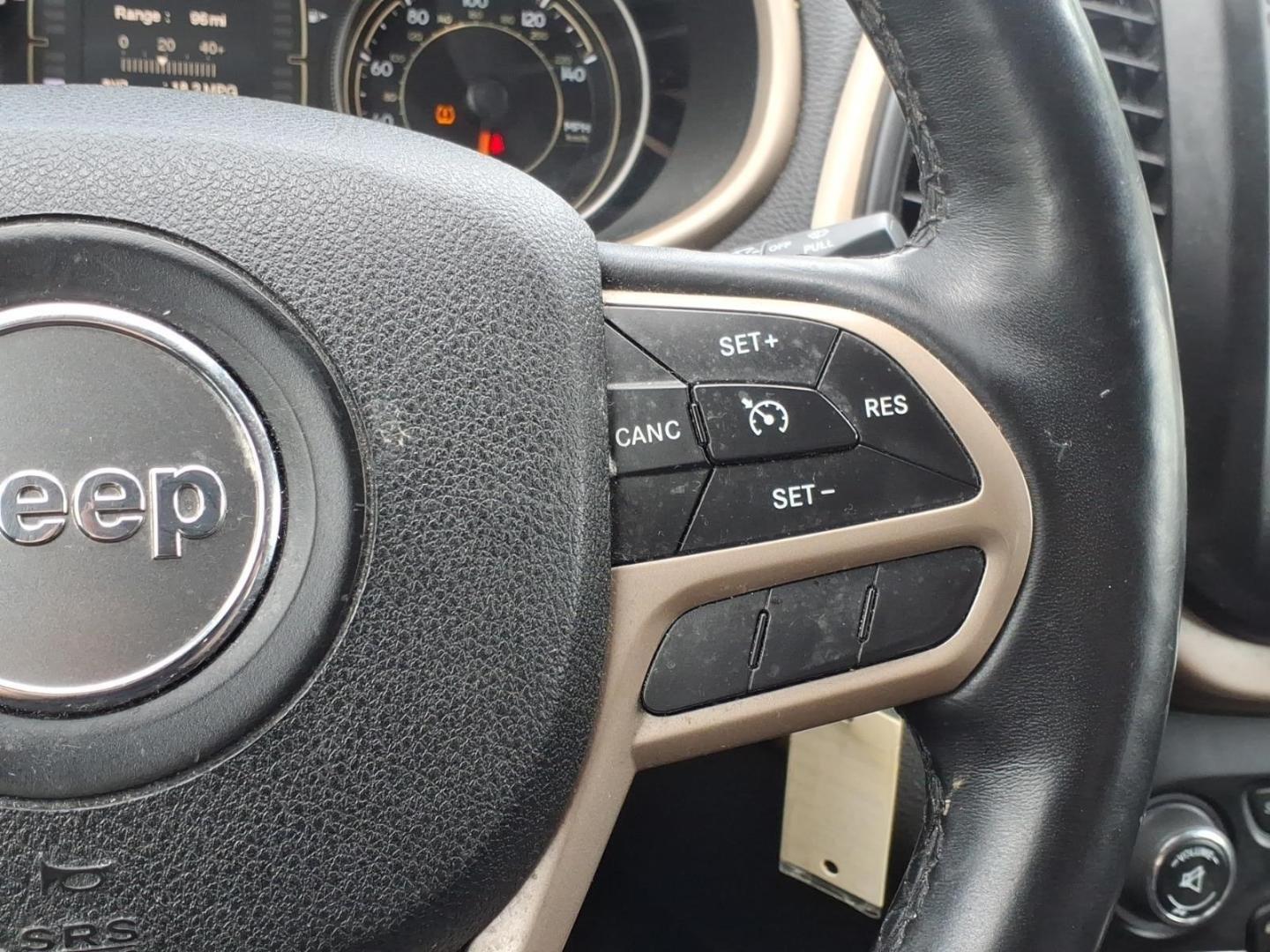 2017 Diamond Black Crystal Pearl Coat Pxj Jeep Cherokee Latitude (1C4PJMCS2HW) with an 3.2L 3.2L V6 271hp 239ft. lbs. Carburetor engine, 4WD 9-Speed Shiftable Automatic transmission, located at 5505 N. Summit St., Toledo, OH, 43611, (419) 729-2688, 41.654953, -83.530014- Photo#7