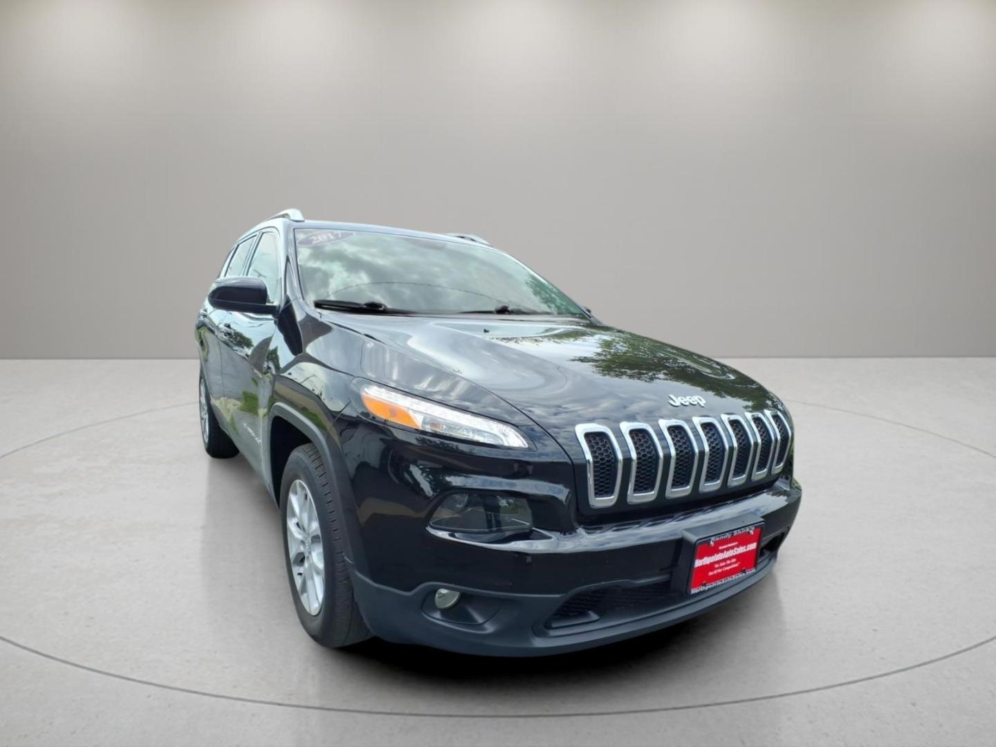 2017 Diamond Black Crystal Pearl Coat Pxj Jeep Cherokee Latitude (1C4PJMCS2HW) with an 3.2L 3.2L V6 271hp 239ft. lbs. Carburetor engine, 4WD 9-Speed Shiftable Automatic transmission, located at 5505 N. Summit St., Toledo, OH, 43611, (419) 729-2688, 41.654953, -83.530014- Photo#17