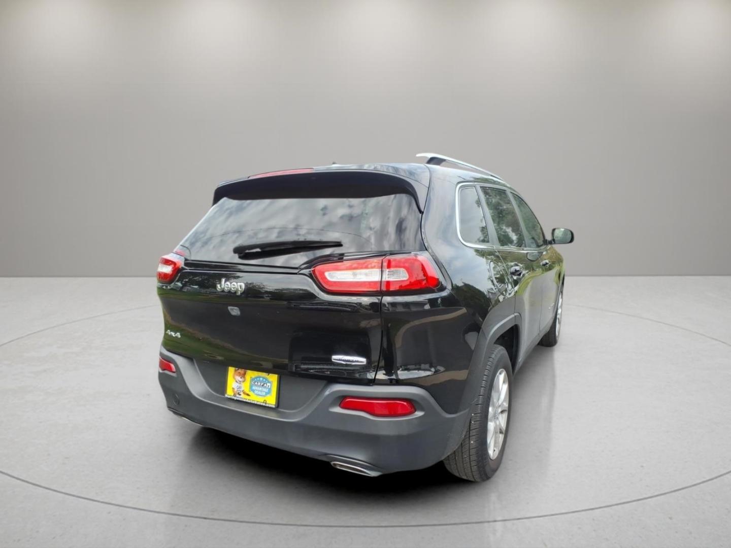 2017 Diamond Black Crystal Pearl Coat Pxj Jeep Cherokee Latitude (1C4PJMCS2HW) with an 3.2L 3.2L V6 271hp 239ft. lbs. Carburetor engine, 4WD 9-Speed Shiftable Automatic transmission, located at 5505 N. Summit St., Toledo, OH, 43611, (419) 729-2688, 41.654953, -83.530014- Photo#19