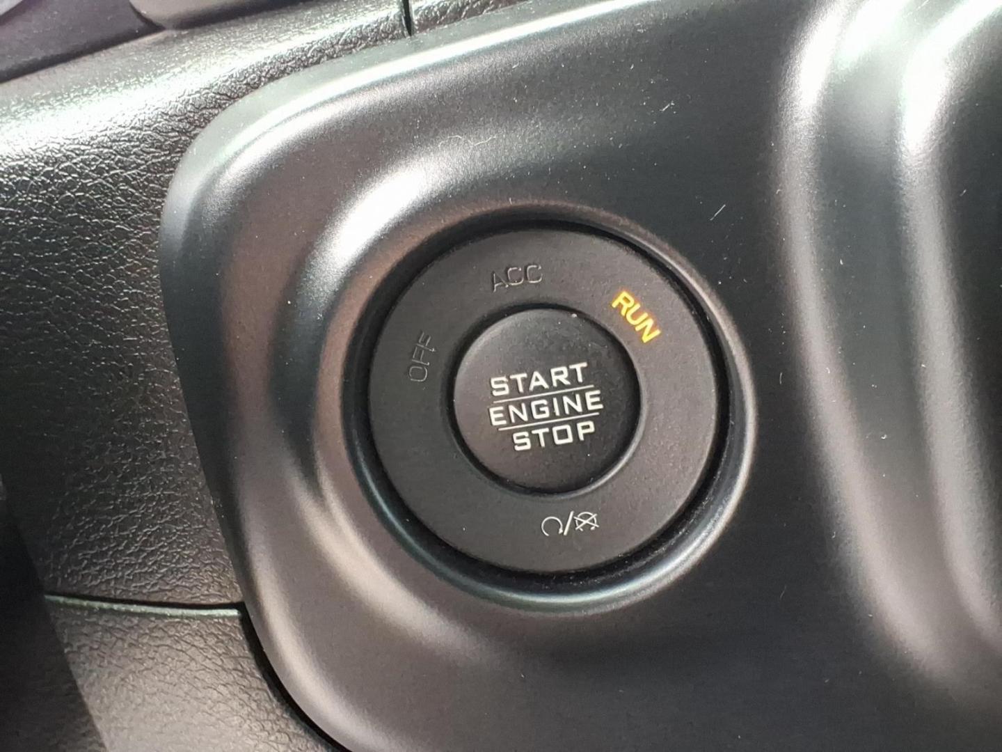 2019 Ocean Blue Metallic Clear Coat Pbm Jeep Wrangler Unlimited Sport S (1C4HJXDG7KW) with an 3.6L 3.6L V6 285hp 260ft. lbs. Carburetor engine, Automatic transmission, located at 5505 N. Summit St., Toledo, OH, 43611, (419) 729-2688, 41.654953, -83.530014- Photo#9