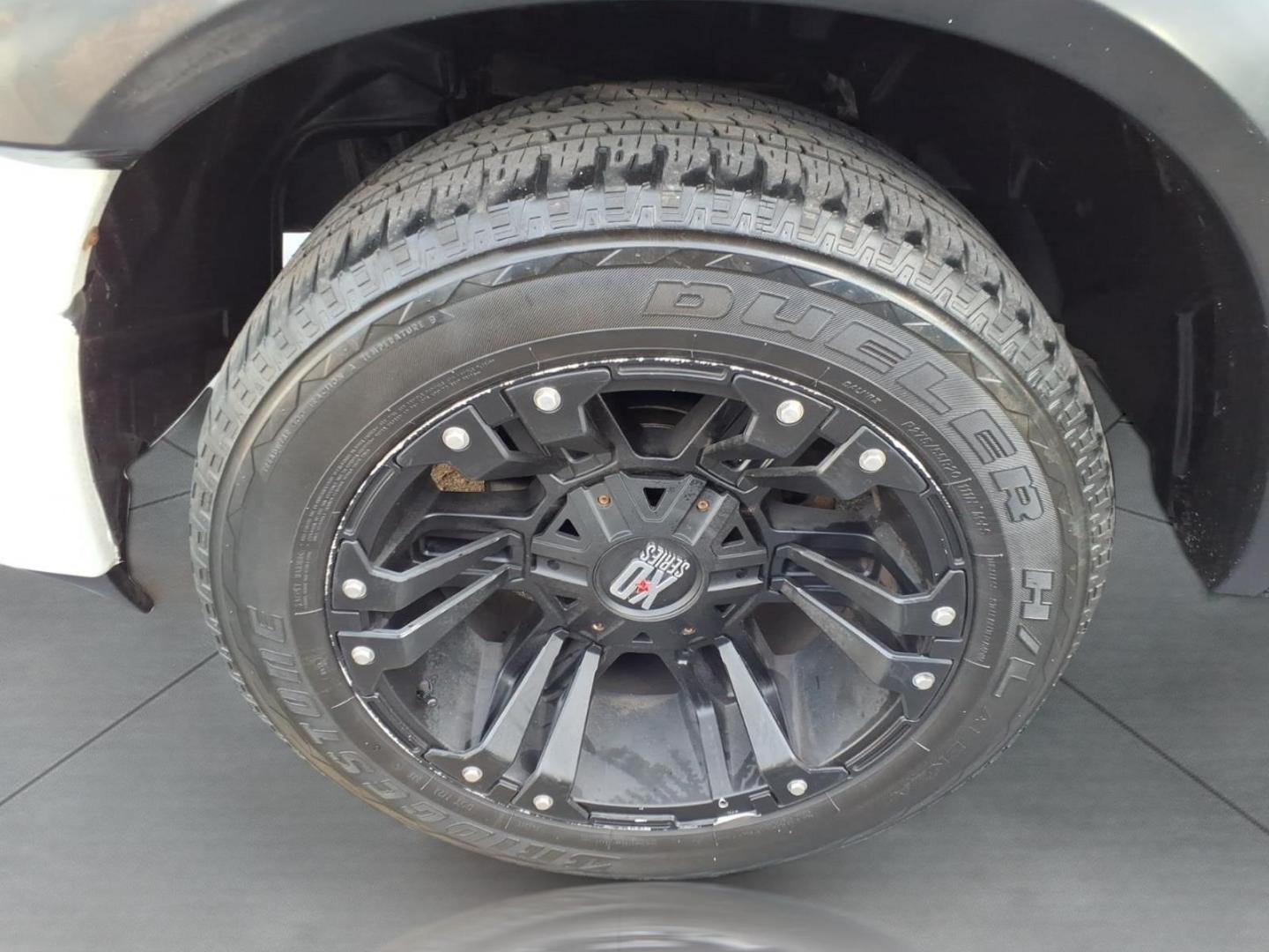 2018 Bright White Clear Coat Pw7 RAM 1500 Tradesman (1C6RR7FT1JS) with an 5.7L HEMI 5.7L V8 395hp 410ft. lbs. Carburetor engine, 8-Speed Shiftable Automatic transmission, located at 5505 N. Summit St., Toledo, OH, 43611, (419) 729-2688, 41.654953, -83.530014- Photo#21