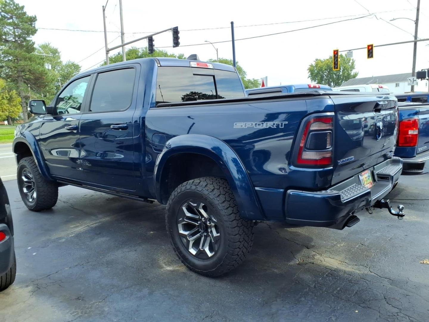 2020 Patriot Blue Pearl Coat/Billet Silver Metallic Cle RAM 1500 Laramie (1C6SRFJT9LN) with an 5.7L HEMI 5.7L V8 395hp 410ft. lbs. Sequential Multiport Fuel Injection engine, 8-Speed Shiftable Automatic transmission, located at 5505 N. Summit St., Toledo, OH, 43611, (419) 729-2688, 41.654953, -83.530014- Photo#22