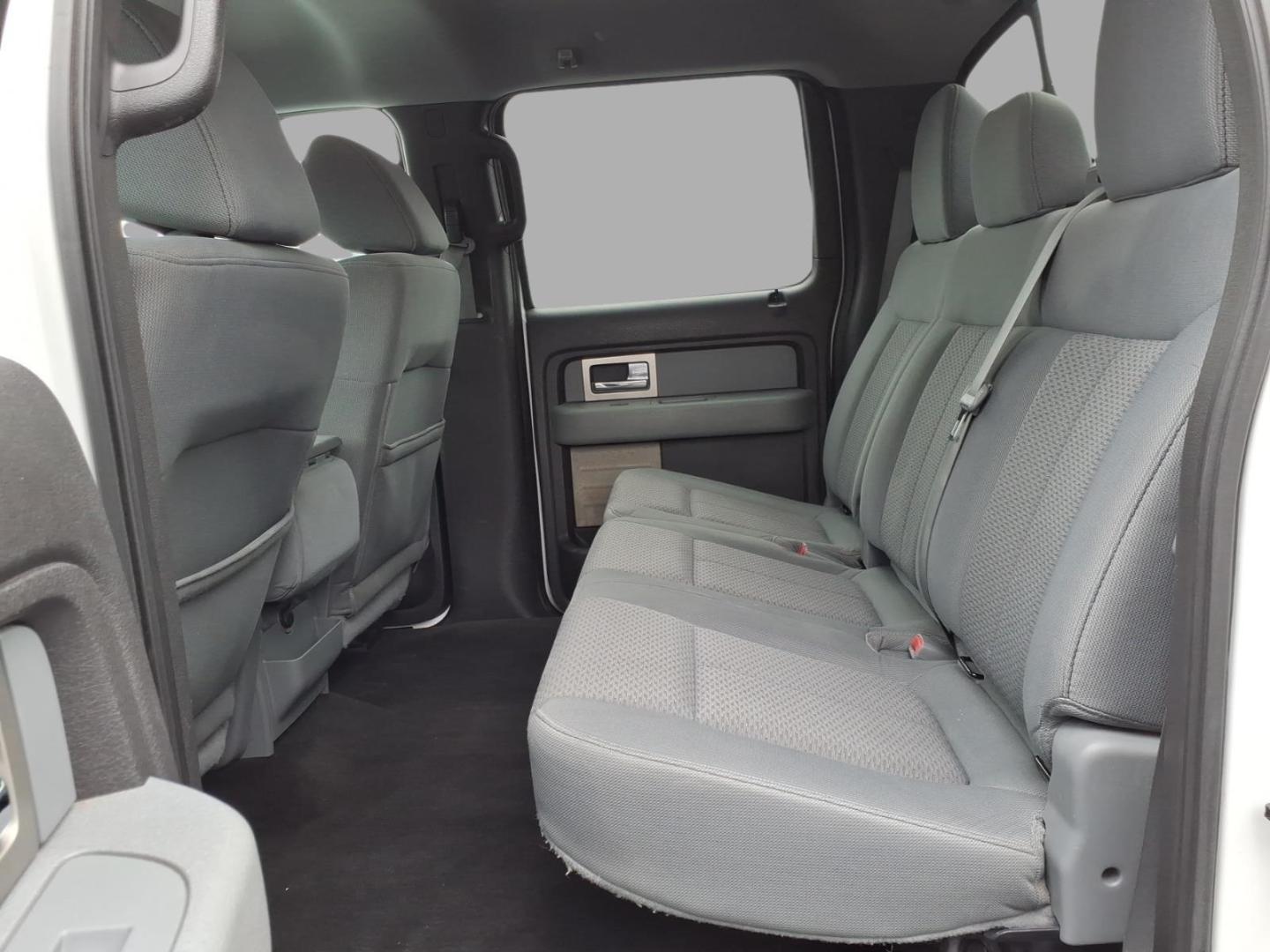 2011 Oxford White Yz Ford F-150 XLT (1FTFW1EF4BF) with an 5.0L 5.0L Flex Fuel V8 360hp 380ft. lbs. Carburetor engine, 6-Speed Automatic transmission, located at 5505 N. Summit St., Toledo, OH, 43611, (419) 729-2688, 41.654953, -83.530014- Photo#14