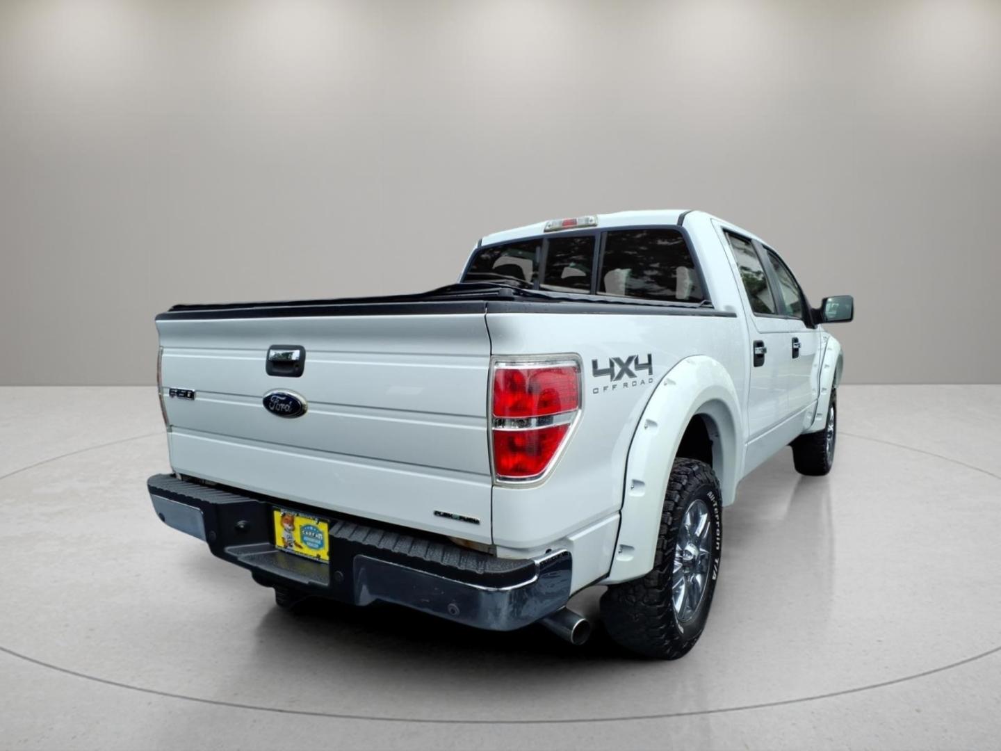 2011 Oxford White Yz Ford F-150 XLT (1FTFW1EF4BF) with an 5.0L 5.0L Flex Fuel V8 360hp 380ft. lbs. Carburetor engine, 6-Speed Automatic transmission, located at 5505 N. Summit St., Toledo, OH, 43611, (419) 729-2688, 41.654953, -83.530014- Photo#20