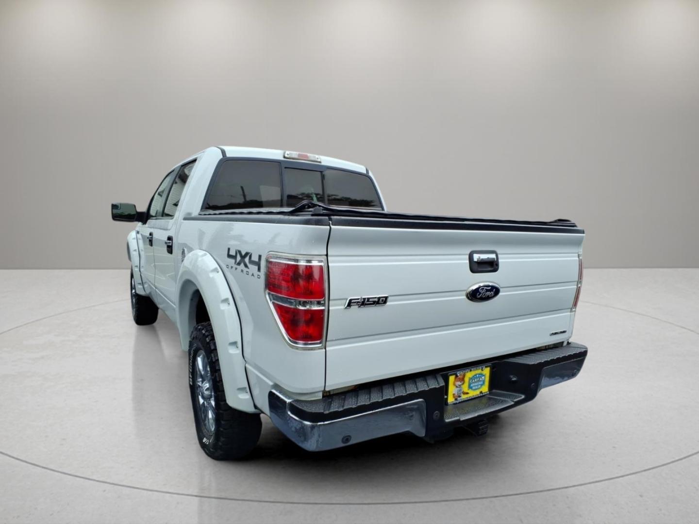2011 Oxford White Yz Ford F-150 XLT (1FTFW1EF4BF) with an 5.0L 5.0L Flex Fuel V8 360hp 380ft. lbs. Carburetor engine, 6-Speed Automatic transmission, located at 5505 N. Summit St., Toledo, OH, 43611, (419) 729-2688, 41.654953, -83.530014- Photo#22
