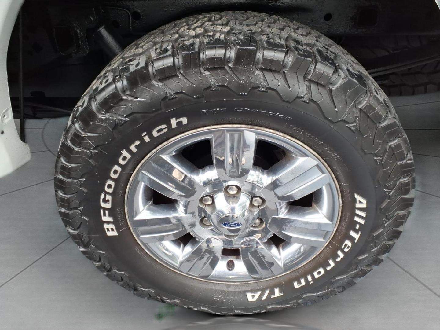 2011 Oxford White Yz Ford F-150 XLT (1FTFW1EF4BF) with an 5.0L 5.0L Flex Fuel V8 360hp 380ft. lbs. Carburetor engine, 6-Speed Automatic transmission, located at 5505 N. Summit St., Toledo, OH, 43611, (419) 729-2688, 41.654953, -83.530014- Photo#23