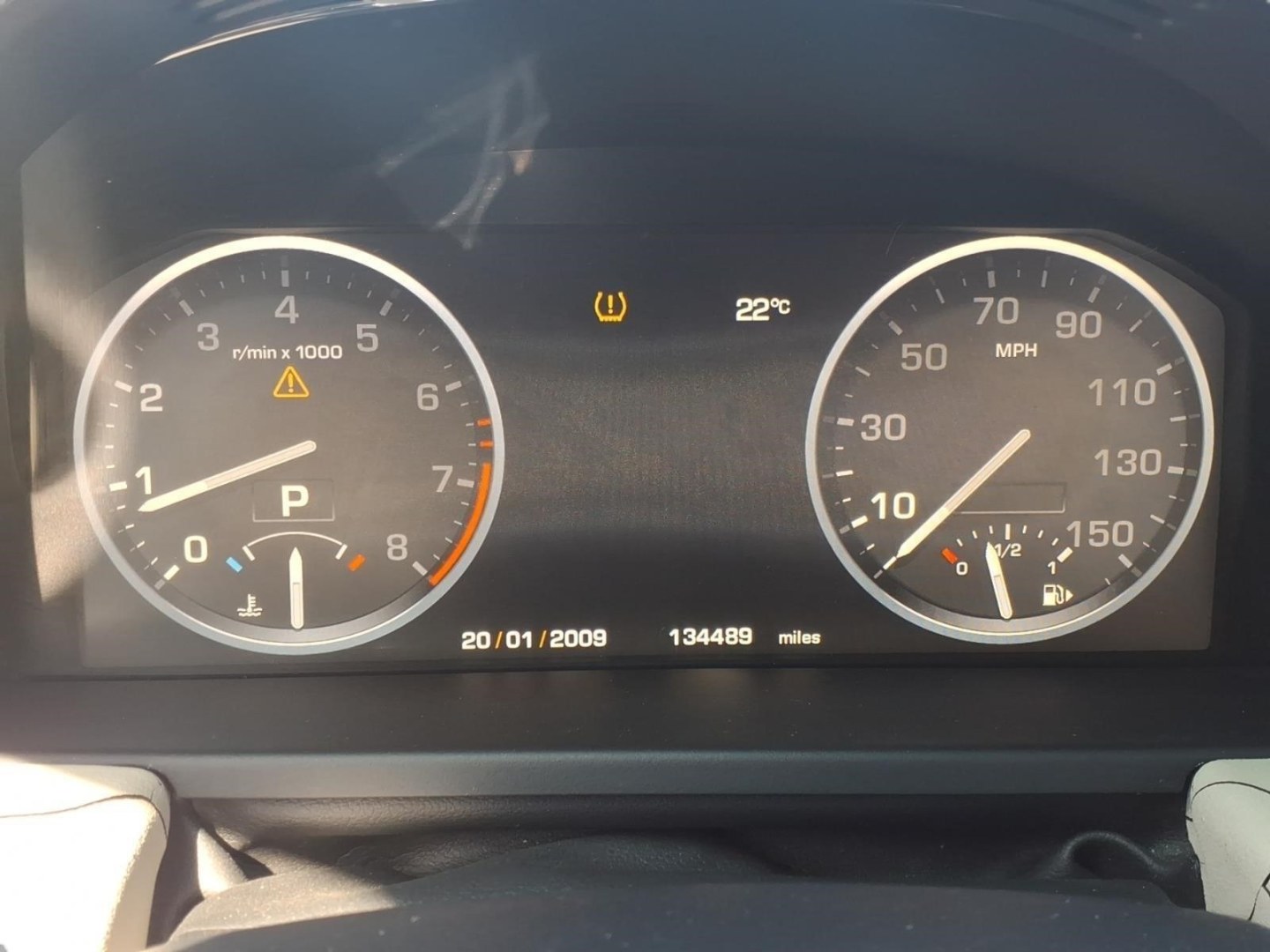 2010 Zermatt Silver Land Rover Range Rover HSE (SALME1D41AA) with an 5.0L 5.0L V8 375hp 375ft. lbs. Direct Injection engine, 6-Speed Shiftable Automatic transmission, located at 5505 N. Summit St., Toledo, OH, 43611, (419) 729-2688, 41.654953, -83.530014- Photo#9