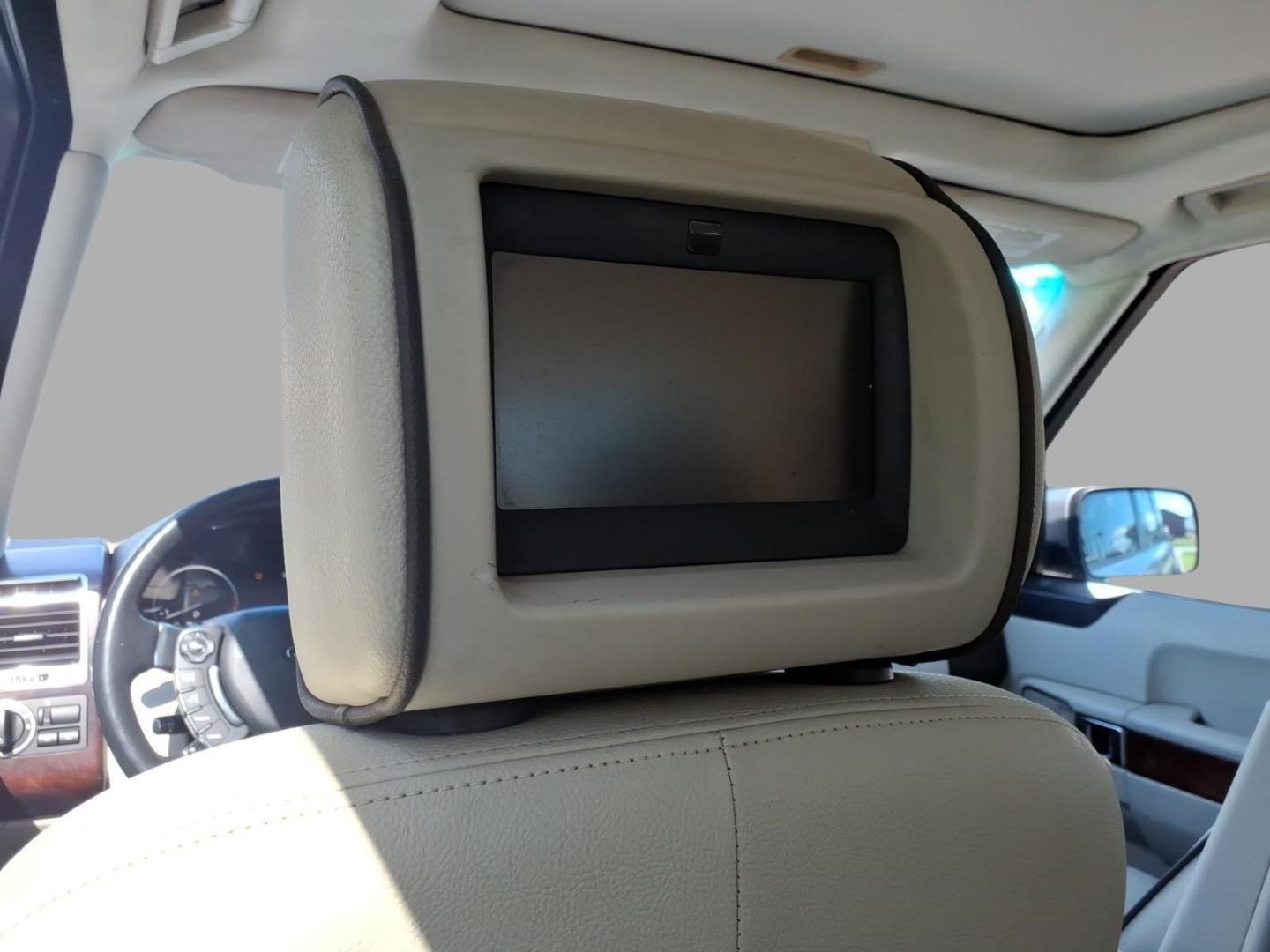 2010 Zermatt Silver Land Rover Range Rover HSE (SALME1D41AA) with an 5.0L 5.0L V8 375hp 375ft. lbs. Direct Injection engine, 6-Speed Shiftable Automatic transmission, located at 5505 N. Summit St., Toledo, OH, 43611, (419) 729-2688, 41.654953, -83.530014- Photo#20