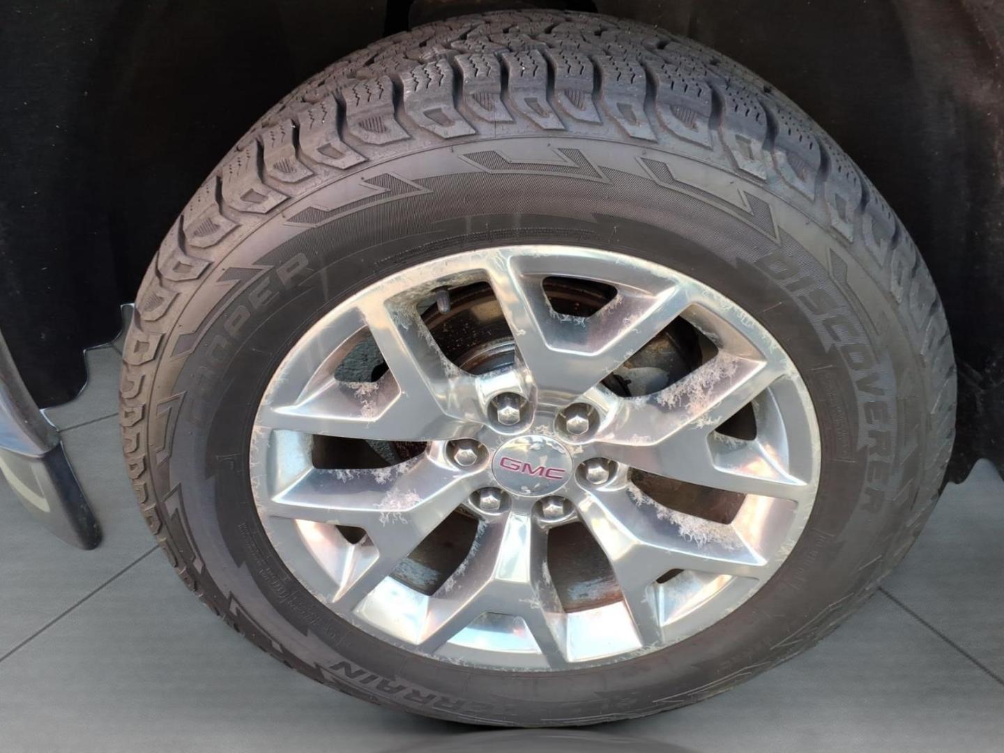 2015 Stone Blue Metallic G1k GMC Sierra 1500 SLT (3GTU2VEJXFG) with an 6.2L EcoTec3 6.2L V8 420hp 460ft. lbs. Direct Injection engine, 8-Speed Shiftable Automatic transmission, located at 5505 N. Summit St., Toledo, OH, 43611, (419) 729-2688, 41.654953, -83.530014- Photo#24