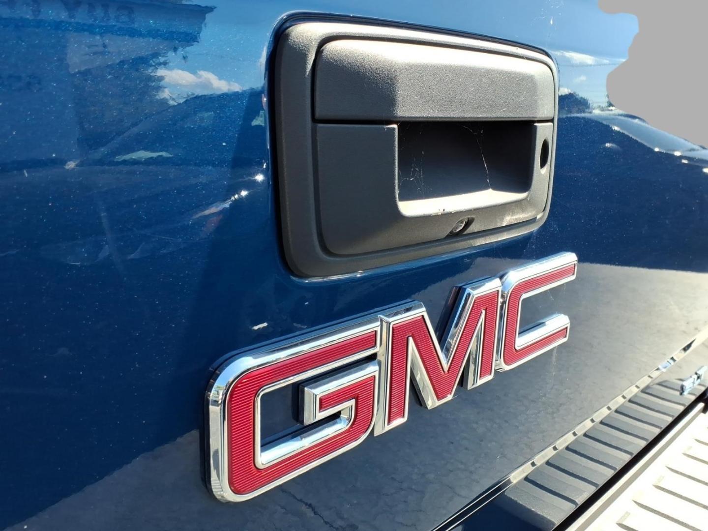 2015 Stone Blue Metallic G1k GMC Sierra 1500 SLT (3GTU2VEJXFG) with an 6.2L EcoTec3 6.2L V8 420hp 460ft. lbs. Direct Injection engine, 8-Speed Shiftable Automatic transmission, located at 5505 N. Summit St., Toledo, OH, 43611, (419) 729-2688, 41.654953, -83.530014- Photo#28