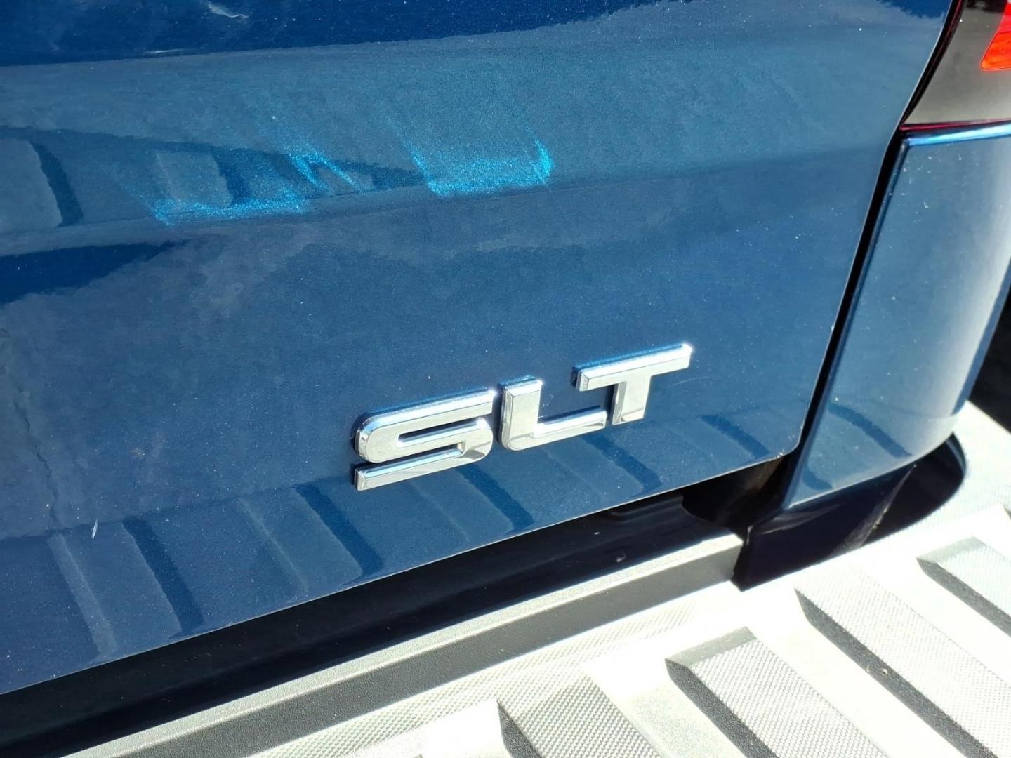 2015 Stone Blue Metallic G1k GMC Sierra 1500 SLT (3GTU2VEJXFG) with an 6.2L EcoTec3 6.2L V8 420hp 460ft. lbs. Direct Injection engine, 8-Speed Shiftable Automatic transmission, located at 5505 N. Summit St., Toledo, OH, 43611, (419) 729-2688, 41.654953, -83.530014- Photo#29