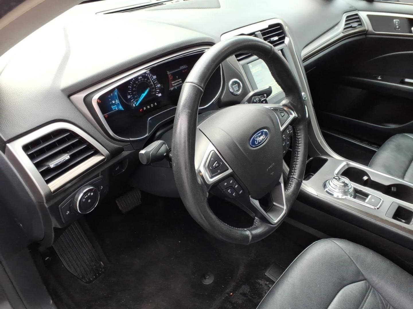 2018 Magnetic J7 Ford Fusion SE (3FA6P0T91JR) with an 2.0L EcoBoost 2.0L Turbo I4 245hp 275ft. lbs. Direct Injection engine, 6-Speed Shiftable Automatic transmission, located at 5505 N. Summit St., Toledo, OH, 43611, (419) 729-2688, 41.654953, -83.530014- Photo#5