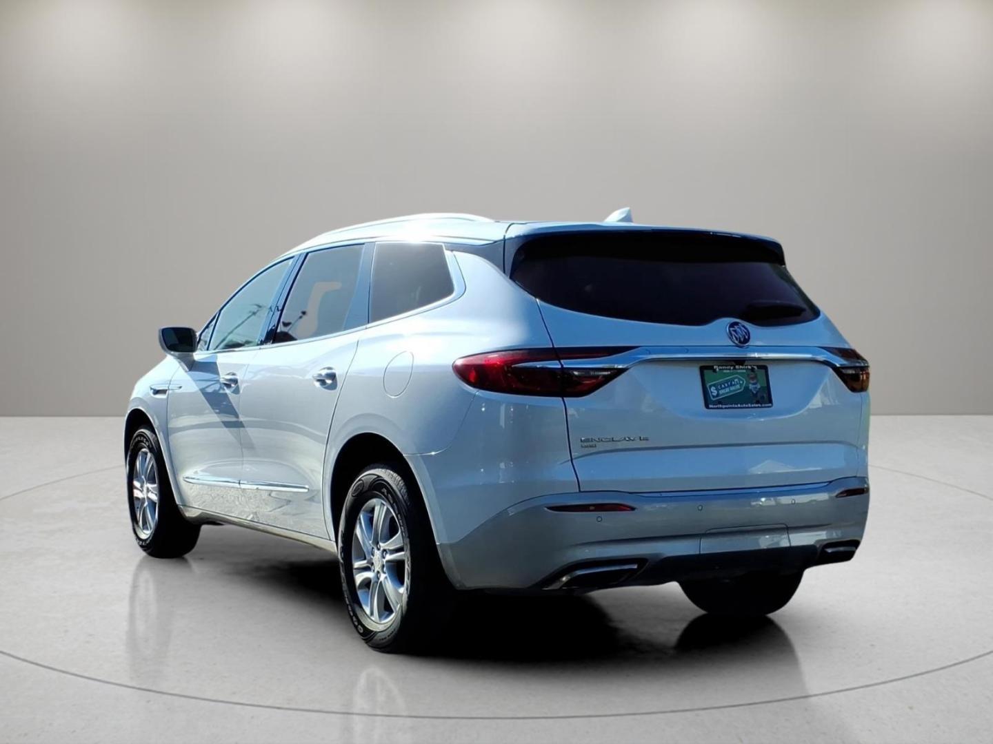 2020 Summit White Buick Enclave Essence (5GAEVAKW9LJ) with an 3.6L 3.6L V6 310hp 266ft. lbs. Direct Injection engine, 9-Speed Shiftable Automatic transmission, located at 5505 N. Summit St., Toledo, OH, 43611, (419) 729-2688, 41.654953, -83.530014- Photo#5