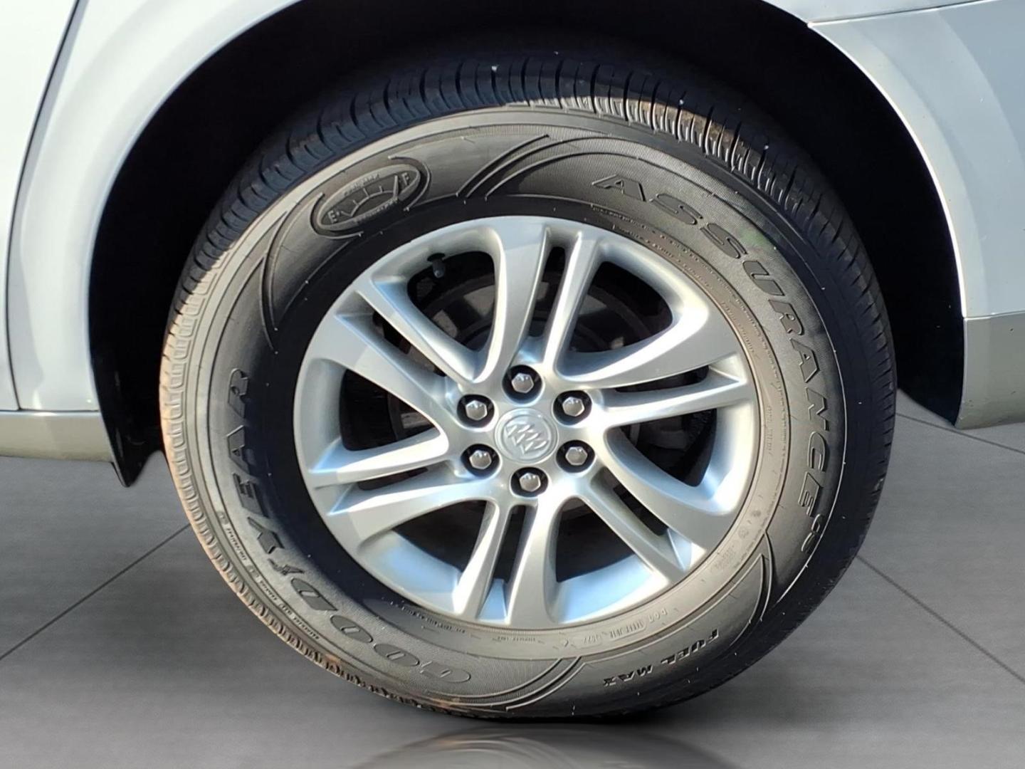 2020 Summit White Buick Enclave Essence (5GAEVAKW9LJ) with an 3.6L 3.6L V6 310hp 266ft. lbs. Direct Injection engine, 9-Speed Shiftable Automatic transmission, located at 5505 N. Summit St., Toledo, OH, 43611, (419) 729-2688, 41.654953, -83.530014- Photo#6