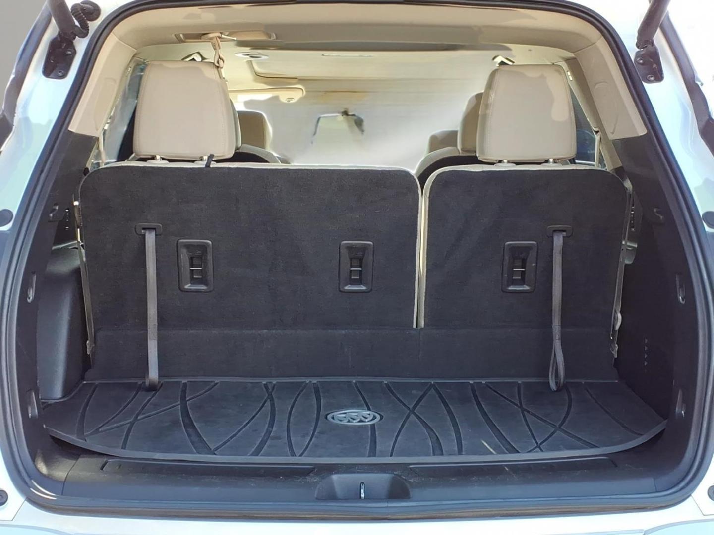2020 Summit White Buick Enclave Essence (5GAEVAKW9LJ) with an 3.6L 3.6L V6 310hp 266ft. lbs. Direct Injection engine, 9-Speed Shiftable Automatic transmission, located at 5505 N. Summit St., Toledo, OH, 43611, (419) 729-2688, 41.654953, -83.530014- Photo#7