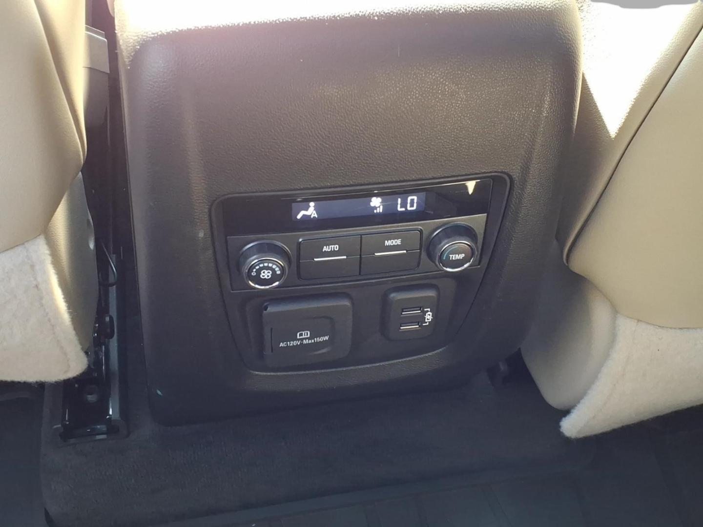 2020 Summit White Buick Enclave Essence (5GAEVAKW9LJ) with an 3.6L 3.6L V6 310hp 266ft. lbs. Direct Injection engine, 9-Speed Shiftable Automatic transmission, located at 5505 N. Summit St., Toledo, OH, 43611, (419) 729-2688, 41.654953, -83.530014- Photo#10