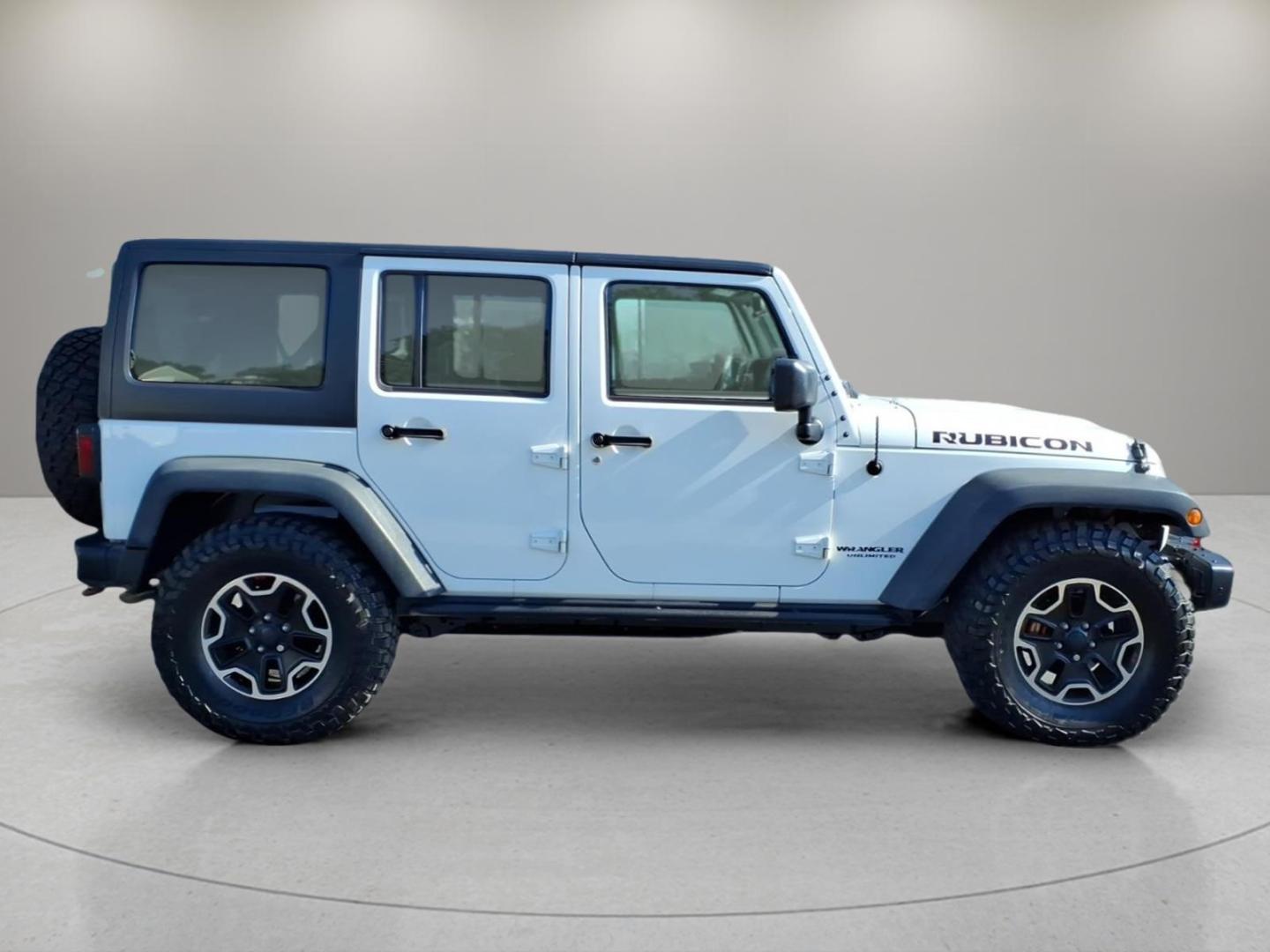 2016 Bright White Clear Coat Jeep Wrangler Unlimited Rubicon (1C4BJWFG4GL) with an 3.6L 3.6L V6 285hp 260ft. lbs. Fuel Injected engine, Automatic transmission, located at 5505 N. Summit St., Toledo, OH, 43611, (419) 729-2688, 41.654953, -83.530014- Photo#19
