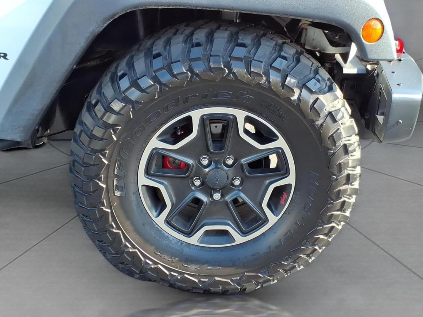 2016 Bright White Clear Coat Jeep Wrangler Unlimited Rubicon (1C4BJWFG4GL) with an 3.6L 3.6L V6 285hp 260ft. lbs. Fuel Injected engine, Automatic transmission, located at 5505 N. Summit St., Toledo, OH, 43611, (419) 729-2688, 41.654953, -83.530014- Photo#21