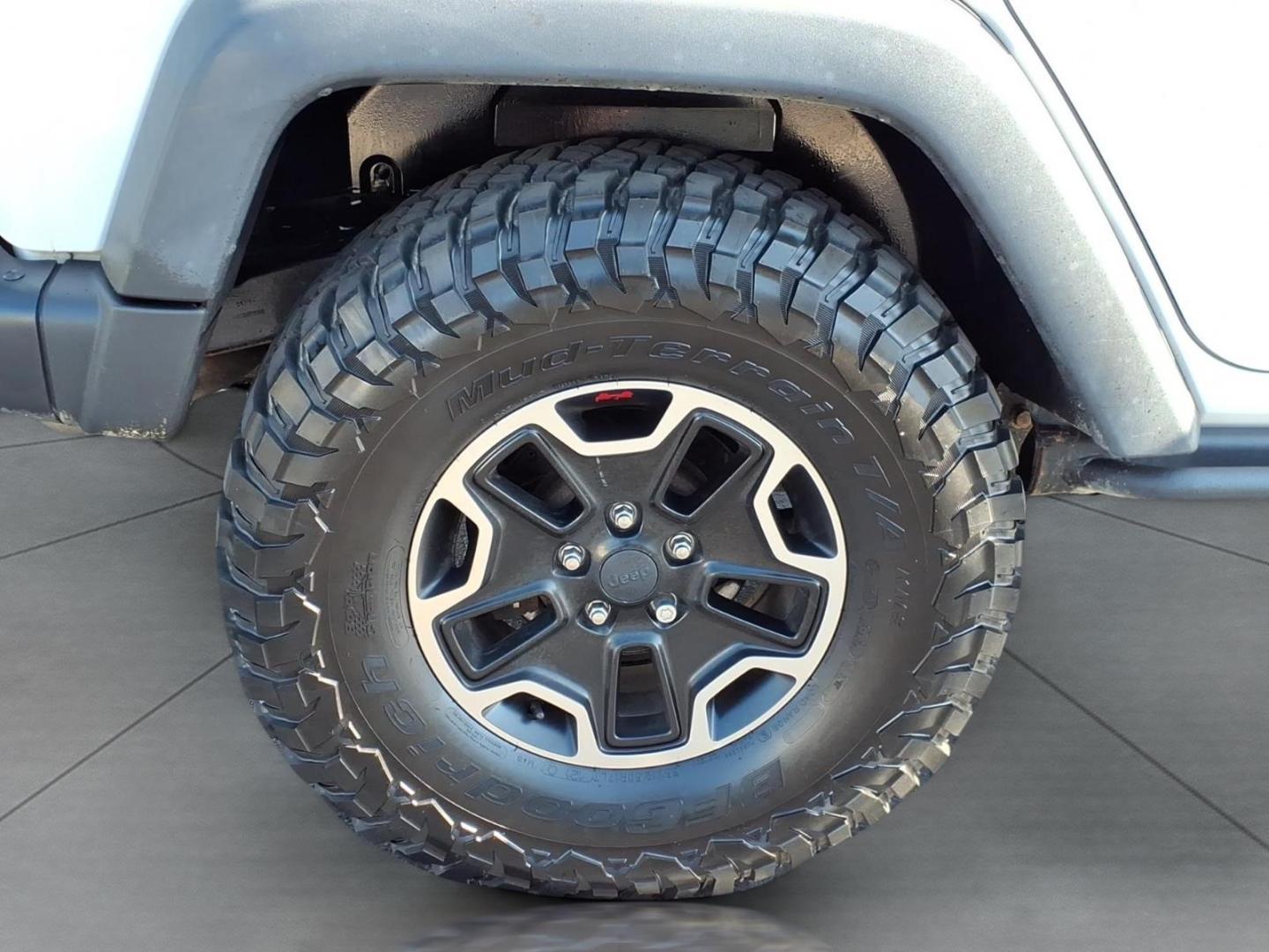 2016 Bright White Clear Coat Jeep Wrangler Unlimited Rubicon (1C4BJWFG4GL) with an 3.6L 3.6L V6 285hp 260ft. lbs. Fuel Injected engine, Automatic transmission, located at 5505 N. Summit St., Toledo, OH, 43611, (419) 729-2688, 41.654953, -83.530014- Photo#22