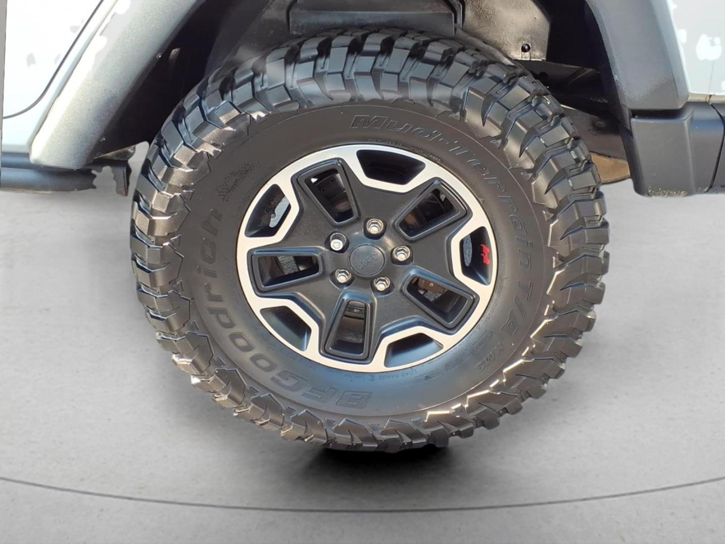 2016 Bright White Clear Coat Jeep Wrangler Unlimited Rubicon (1C4BJWFG4GL) with an 3.6L 3.6L V6 285hp 260ft. lbs. Fuel Injected engine, Automatic transmission, located at 5505 N. Summit St., Toledo, OH, 43611, (419) 729-2688, 41.654953, -83.530014- Photo#23