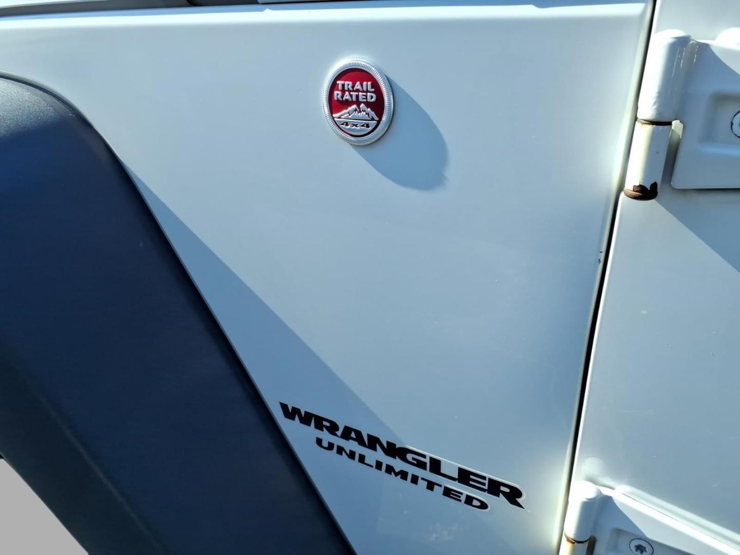 2016 Bright White Clear Coat Jeep Wrangler Unlimited Rubicon (1C4BJWFG4GL) with an 3.6L 3.6L V6 285hp 260ft. lbs. Fuel Injected engine, Automatic transmission, located at 5505 N. Summit St., Toledo, OH, 43611, (419) 729-2688, 41.654953, -83.530014- Photo#26